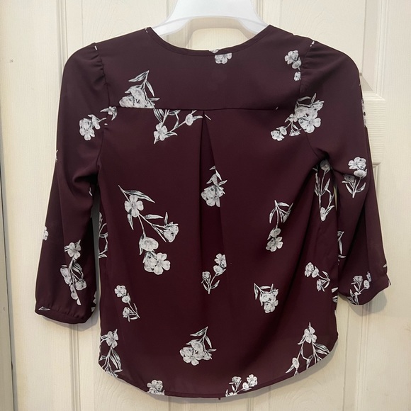 Collective Concepts Blouse Sz:XSP Burgundy Floral V-Neck 3/4 Sleeve Loose Top - Picture 2 of 2